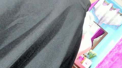 missvalentine18 online show from December 6, 2024, 2:06 pm