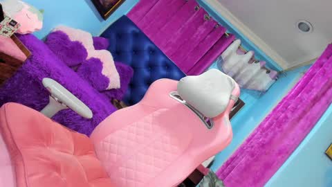 missvalentine18 online show from February 7, 2025, 1:22 pm