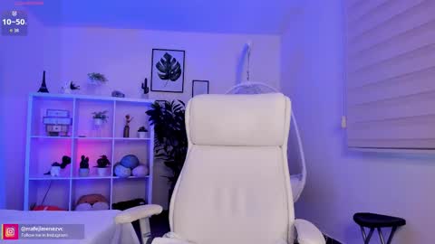 Snapshot of missvancouver_ chatting on October 22, 2025, 1:22 pm Mafe Jimenez online show from October 22, 2025, 1:22 pm