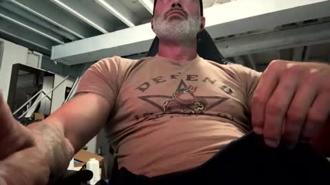 Snapshot of mister_bigg_dick chatting on October 17, 2025, 2:04 am AJ online show from October 17, 2025, 2:04 am
