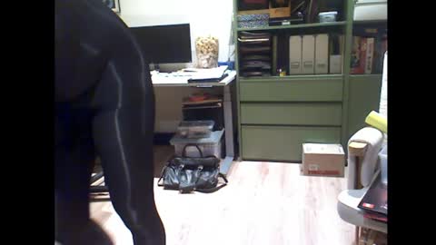 Snapshot of misterbobbyxx chatting on April 18, 2026, 6:17 am misterbobbyxx online show from April 18, 2026, 6:17 am