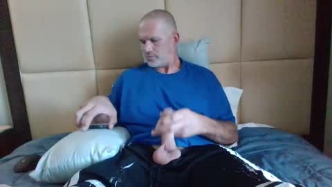 Snapshot of misterhunt81 chatting on October 6, 2025, 9:34 pm Mister81 online show from October 6, 2025, 9:34 pm