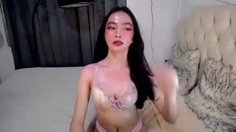 CRISHA  online show from April 18, 2026, 4:55 pm