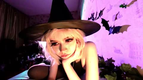 Snapshot of mistr_daria_femdom chatting on October 28, 2025, 7:38 pm mistr_daria_femdom online show from October 28, 2025, 7:38 pm