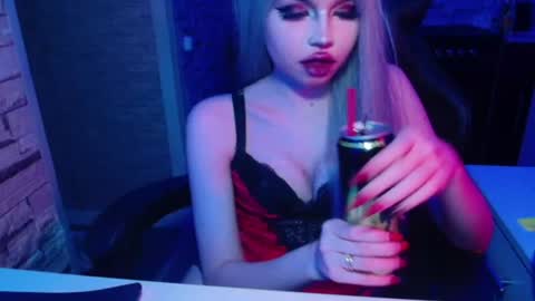 mistr_daria_femdom online show from July 7, 2026, 8:46 pm