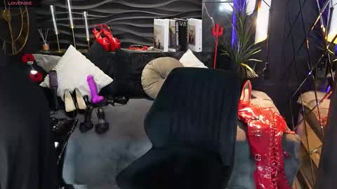 Snapshot of mistress_darsy chatting on March 29, 2026, 7:30 am Darsy online show from March 29, 2026, 7:30 am