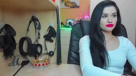 Snapshot of mistress_kristi chatting on September 21, 2025, 8:10 pm Mistress Kristi online show from September 21, 2025, 8:10 pm