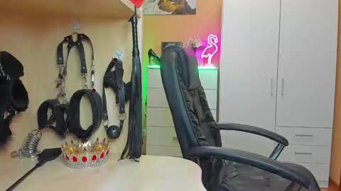 Snapshot of mistress_kristi chatting on October 9, 2025, 7:56 pm Mistress Kristi online show from October 9, 2025, 7:56 pm