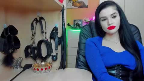 Snapshot of mistress_kristi chatting on October 14, 2025, 7:03 pm Mistress Kristi online show from October 14, 2025, 7:03 pm