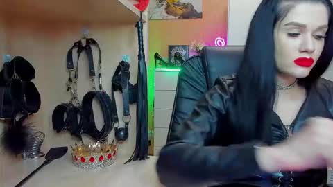 Snapshot of mistress_kristi chatting on October 20, 2025, 7:03 pm Mistress Kristi online show from October 20, 2025, 7:03 pm