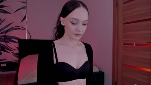 Mistress Mia online show from December 4, 2024, 1:47 am