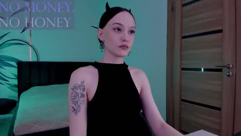Snapshot of mistress_mialibra chatting on October 27, 2025, 3:27 pm Mistress Mia online show from October 27, 2025, 3:27 pm