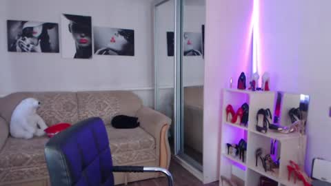 Snapshot of mistress_milfa chatting on June 24, 2026, 11:42 am mistress_milfa online show from June 24, 2026, 11:42 am