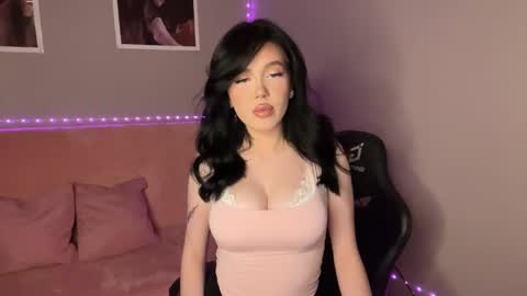 Mia online show from October 12, 2025, 8:08 pm