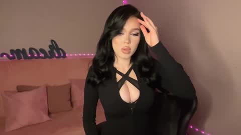 Mia online show from October 25, 2025, 9:20 pm