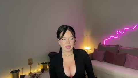 Mia online show from May 16, 2026, 7:56 pm