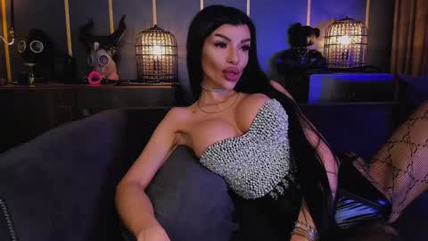 Elenia online show from December 7, 2024, 1:29 pm