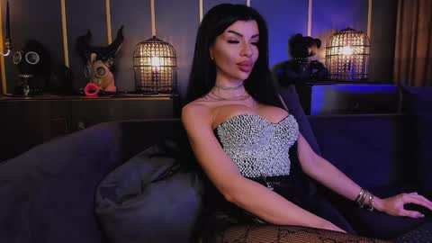Elenia online show from December 7, 2024, 4:36 pm