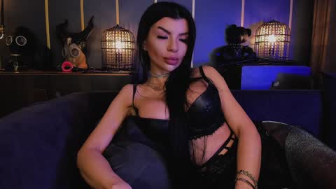 Elenia online show from December 9, 2024, 1:13 pm