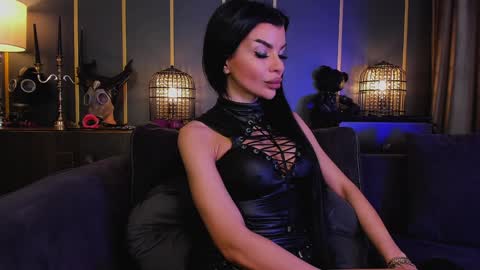 Elenia online show from January 18, 2025, 9:45 am