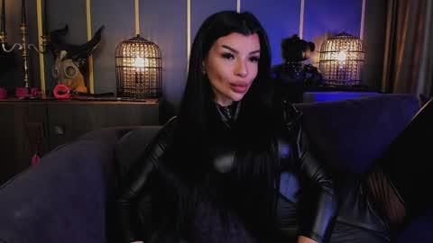 Elenia online show from February 2, 2025, 2:02 pm