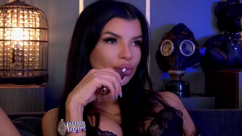 Elenia online show from October 15, 2025, 12:05 pm