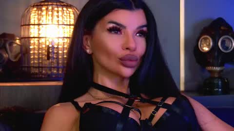 Elenia online show from November 22, 2025, 12:48 pm