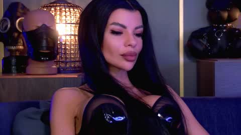 Elenia online show from March 18, 2026, 1:58 pm