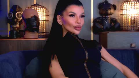 Elenia online show from April 17, 2026, 1:14 pm