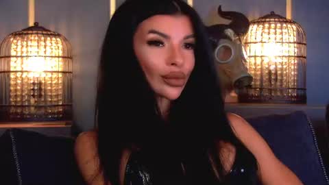Elenia online show from August 5, 2026, 11:57 am