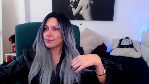 MistressEvelyn  online show from December 9, 2024, 2:06 pm
