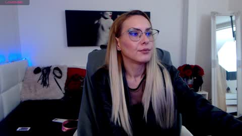 MistressEvelyn  online show from January 14, 2025, 9:02 am