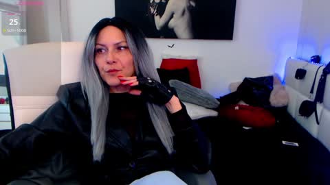 MistressEvelyn  online show from January 31, 2025, 5:51 am