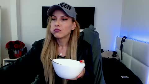 MistressEvelyn  online show from February 3, 2025, 6:13 am