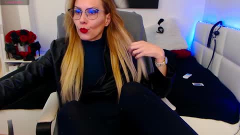 MistressEvelyn  online show from February 13, 2025, 6:09 am
