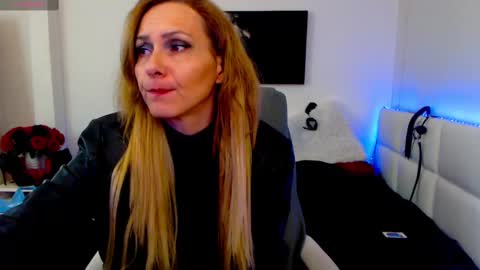 MistressEvelyn  online show from February 13, 2025, 10:34 am