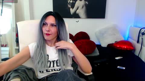 MistressEvelyn  online show from February 20, 2025, 1:40 pm