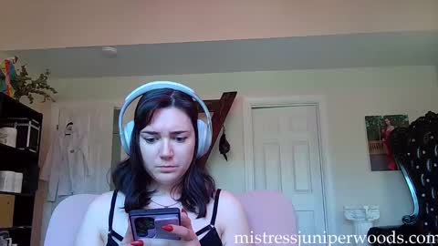 Snapshot of mistressjuniper chatting on November 12, 2025, 5:46 pm Mistress June online show from November 12, 2025, 5:46 pm