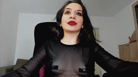 Snapshot of mistressmichelle5 chatting on December 21, 2024, 11:01 am YourGoddessM online show from December 21, 2024, 11:01 am