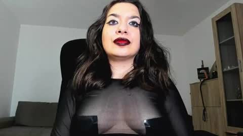 Snapshot of mistressmichelle5 chatting on June 17, 2026, 7:11 am YourGoddessM online show from June 17, 2026, 7:11 am