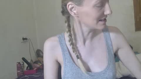 mistressmilly32 online show from February 6, 2026, 9:40 pm