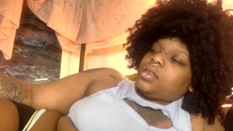 Snapshot of mistressmystii chatting on February 7, 2025, 12:31 am Mistress Mystii online show from February 7, 2025, 12:31 am