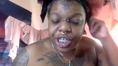 Snapshot of mistressmystii chatting on February 10, 2025, 5:41 pm Mistress Mystii online show from February 10, 2025, 5:41 pm