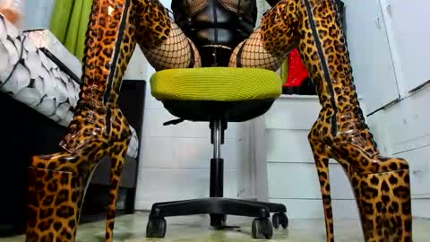 Tiffany online show from October 3, 2025, 4:42 am