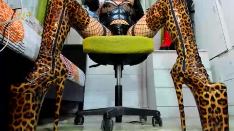 Tiffany online show from December 22, 2025, 8:33 am