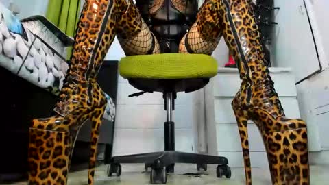 Snapshot of mistresstiffany69 chatting on April 14, 2026, 12:49 am Tiffany online show from April 14, 2026, 12:49 am