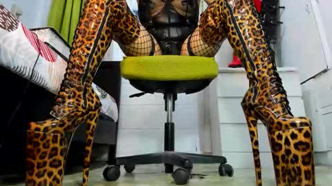 Snapshot of mistresstiffany69 chatting on April 30, 2026, 3:35 am Tiffany online show from April 30, 2026, 3:35 am