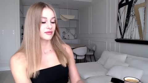 Snapshot of mistressuniverse chatting on October 8, 2025, 9:29 am mistressuniverse online show from October 8, 2025, 9:29 am