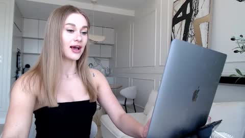 mistressuniverse online show from March 3, 2026, 10:21 am