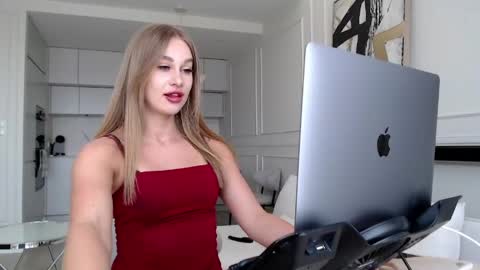 mistressuniverse online show from May 11, 2026, 8:42 am